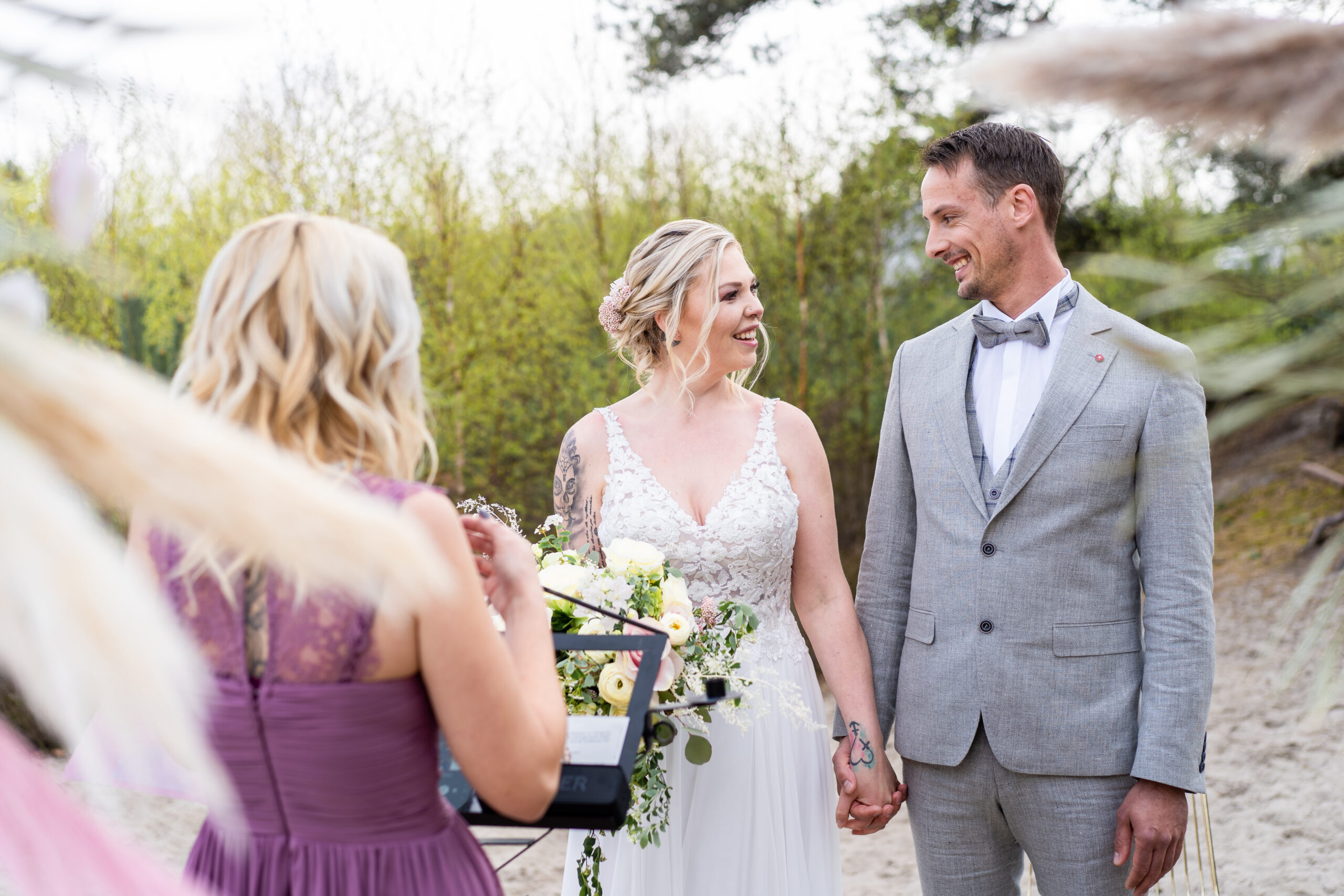 Hochzeitsfotograf-Bremen-Hochzeitsfotos-Dünen-Rosa-Tiny-Wedding-Elopement-Rotenburg-699